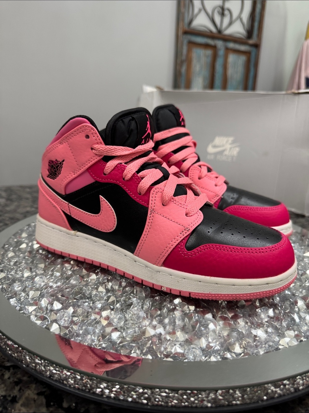 Nike air Jordan retro air mid Pink High-Top Sneakers EUC 6Y or 6.5W
